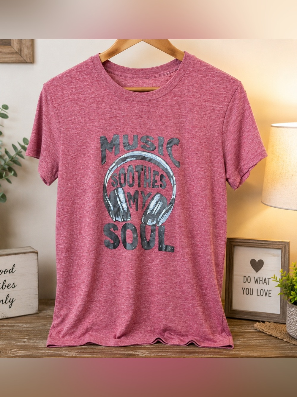 Women's Music Soothes My Soul Graphic T-Shirt Pink Stretch Tee Size Medium
